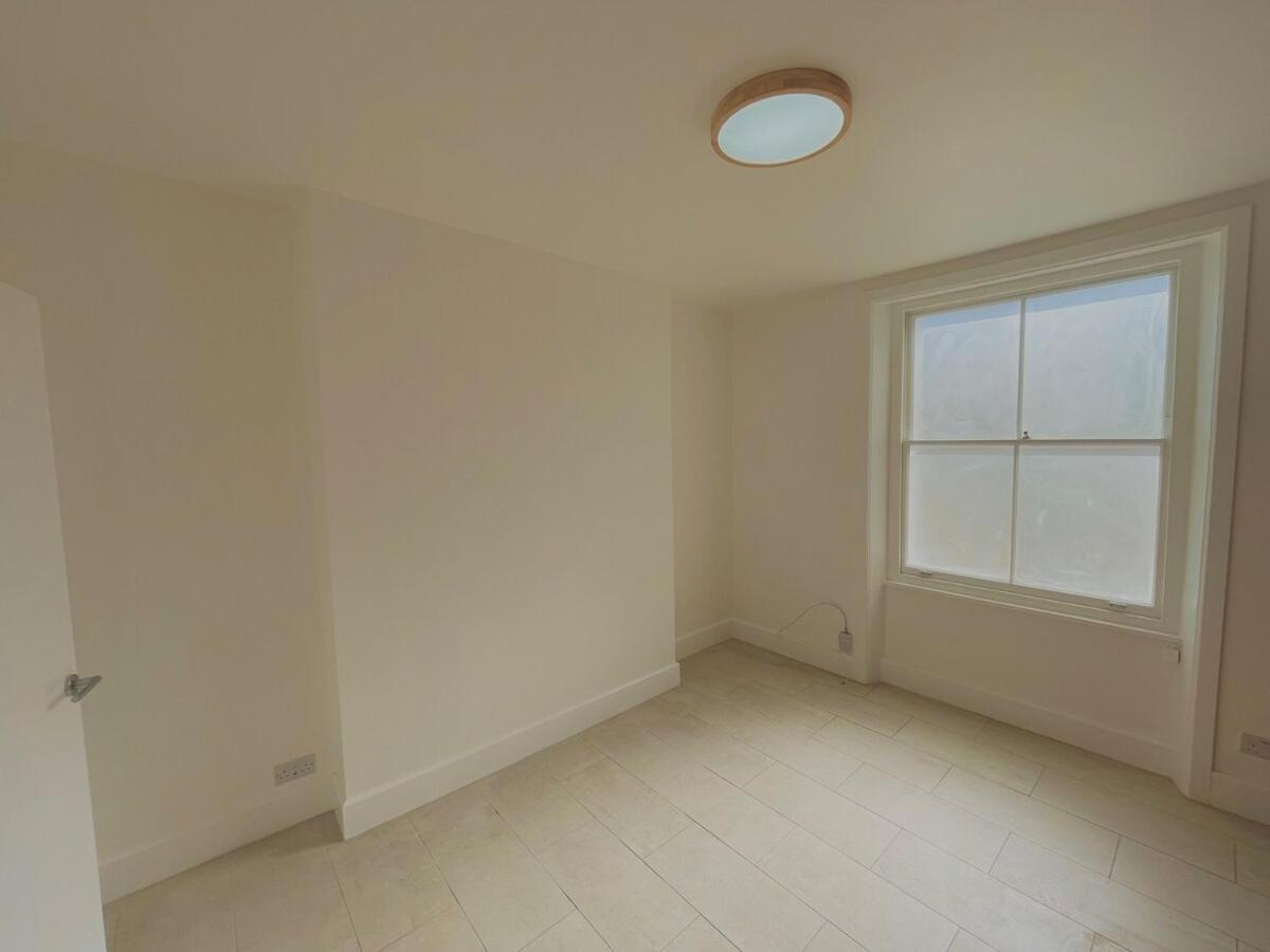 Elegant 1-Bed Flat With Private Patio, Kensington, W8 Apartment *